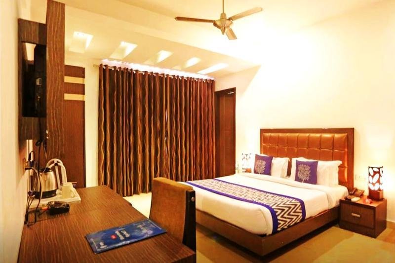 AC Deluxe Room at Trikuta Bhawan Katra